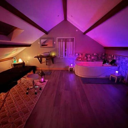 Ecrin D' Amour Suite Romantique Avec Jacuzzi Castels 외부 사진
