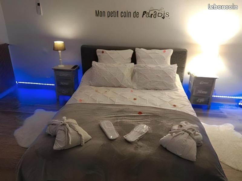 Ecrin D' Amour Suite Romantique Avec Jacuzzi Castels 외부 사진