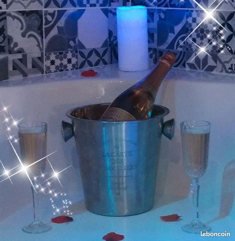 Ecrin D' Amour Suite Romantique Avec Jacuzzi Castels 외부 사진